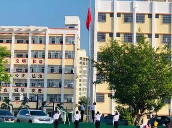 ?？谑辛x龍中學(xué)