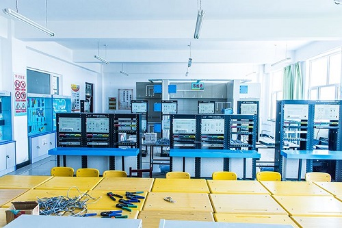 重慶哪個學(xué)校的計算機控制技術(shù)專業(yè)好？