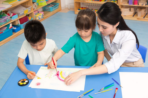 男生到重慶幼兒師范學(xué)校學(xué)習(xí)有優(yōu)勢嗎？