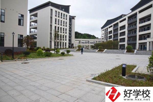 新晃侗族自治縣職業(yè)中等專業(yè)學(xué)校好不好？