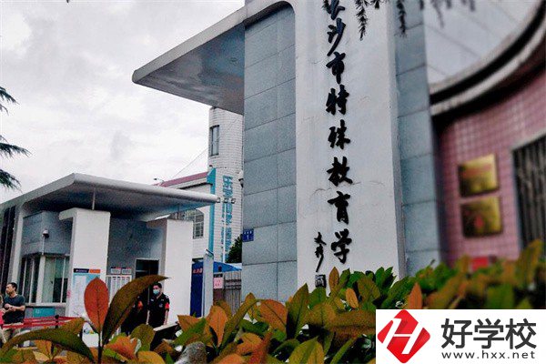 長沙學(xué)服裝設(shè)計(jì)可以去哪些中職？專業(yè)好就業(yè)嗎？