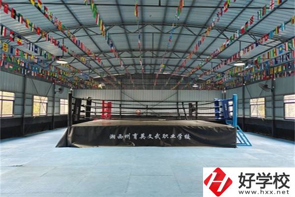 湖南省鳳凰縣有哪些中專？辦學特色是什么？