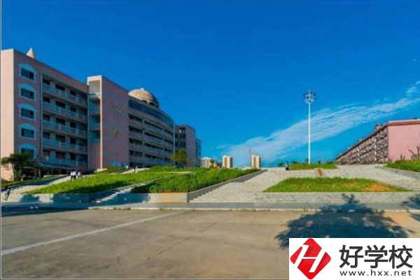 婁底幼兒師范高等?？茖W(xué)校教學(xué)樓