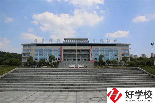 湖南民族職業(yè)學院(中職部)教學樓