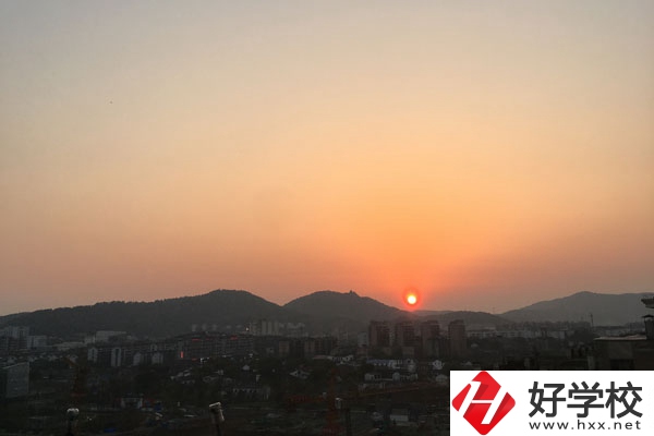 在邵陽讀中職學(xué)校學(xué)什么專業(yè)好？