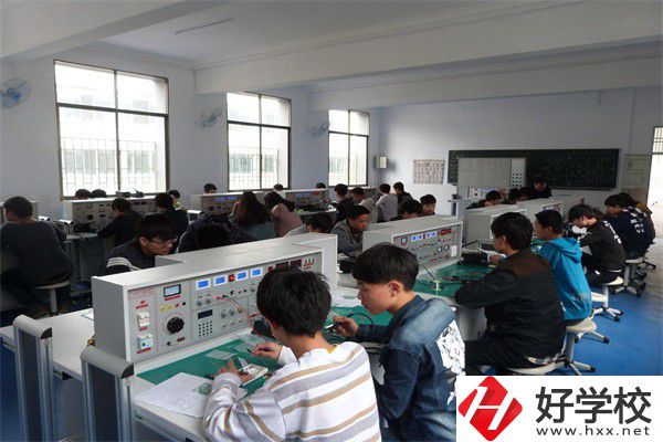 中鋼集團衡陽重機技工學校是公辦還是民辦？學費是多少？