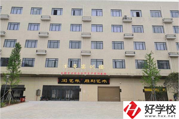 郴州市臨武縣中專學(xué)校有什么專業(yè)？畢業(yè)能做什么？