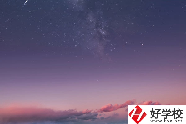 湖南經(jīng)貿(mào)職業(yè)中專學(xué)校有哪些特色專業(yè)？