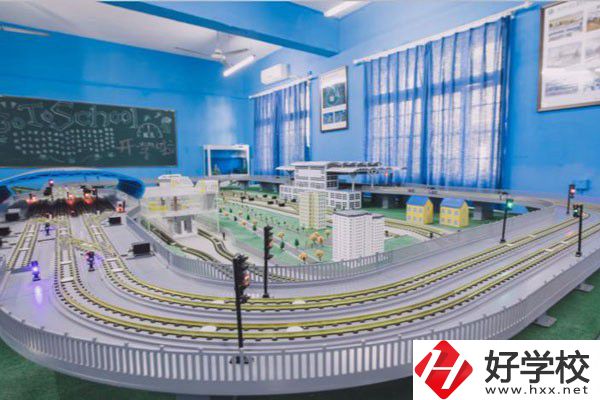 株洲軌道交通職業(yè)技術(shù)學(xué)校位置在哪里？乘車(chē)路線有哪些？