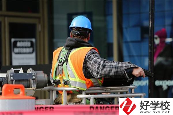 湖南中職學校什么專業(yè)“錢”途最好？有什么優(yōu)缺點？