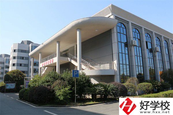 湖南有特色專業(yè)的中專有哪幾所？特色在哪里？