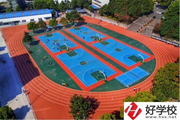 湘西吉首市的中專學(xué)校怎么樣？一年學(xué)費(fèi)多少？