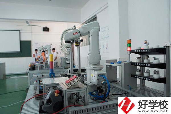 寧遠(yuǎn)縣職業(yè)中專學(xué)校開設(shè)了哪些專業(yè)，有哪些辦學(xué)特色？