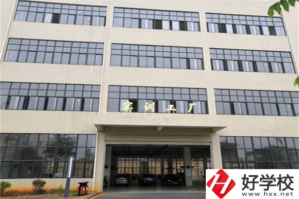 郴州臨武職業(yè)中專有高考班嗎？
