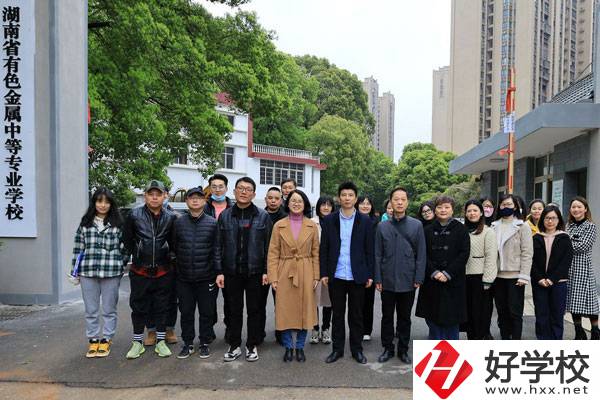 湖南省有色金屬中等專(zhuān)業(yè)學(xué)校的學(xué)費(fèi)大概是多少？