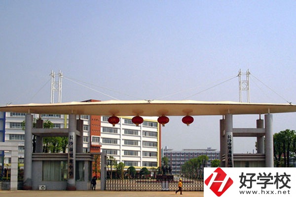 長(zhǎng)沙市賀龍?bào)w育運(yùn)動(dòng)學(xué)校有哪些招生專(zhuān)業(yè)？