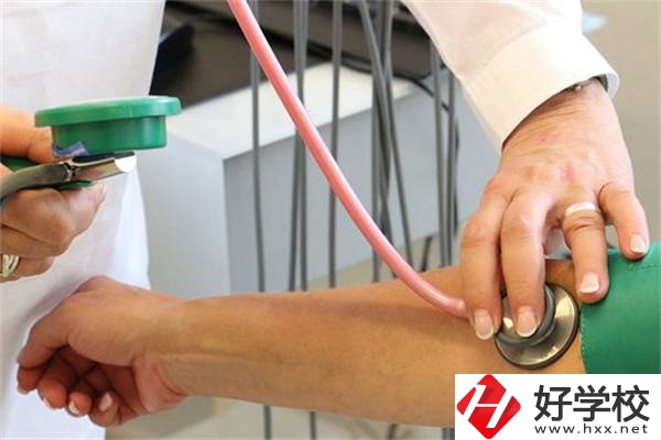 郴州有開設(shè)護理專業(yè)的中職嗎？哪些專業(yè)開設(shè)較多？