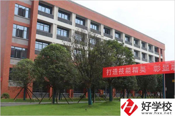 南縣職業(yè)中等專業(yè)學(xué)校的辦學(xué)條件怎么樣？有哪些專業(yè)？