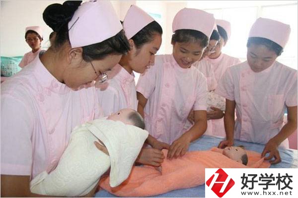 湖南衛(wèi)校最熱門(mén)的專(zhuān)業(yè)是哪個(gè)？?jī)?yōu)缺點(diǎn)是什么？