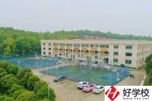 長沙市湘華中等職業(yè)學校地址在哪？校長是誰？