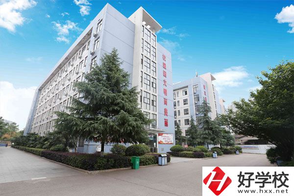 湘潭工貿(mào)中?？孔V嗎？收費標(biāo)準(zhǔn)是什么？