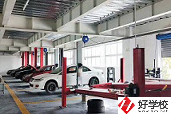 湖南華中工業(yè)技工學(xué)校的辦學(xué)特色有哪些方面？