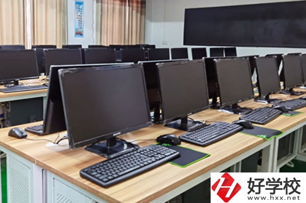 岳陽市商貿(mào)職業(yè)技術(shù)學校實訓室