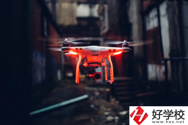長沙航天學(xué)校飛行器制造專業(yè)值得選擇嗎？
