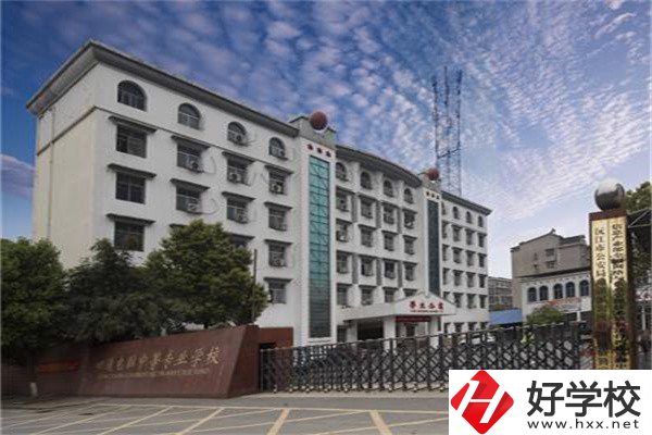 益陽(yáng)有哪些計(jì)算機(jī)職校？專業(yè)就業(yè)前景怎么樣？