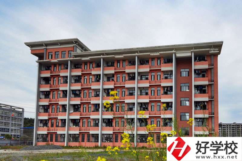 想在懷化會(huì)同縣學(xué)繪畫？這所中?？梢钥纯?></a></div>
            <dt><a href=