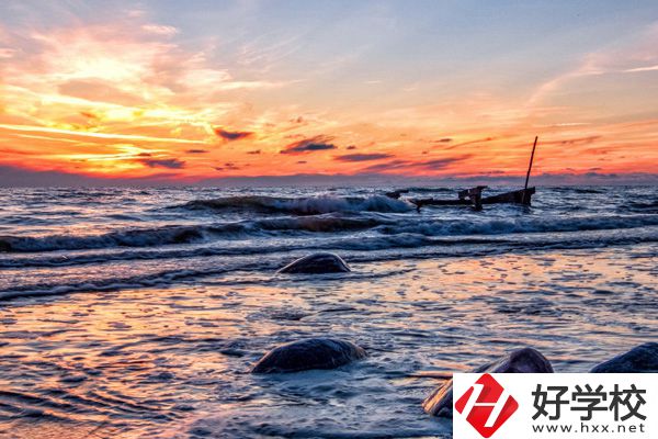 如何報(bào)名湖南護(hù)理學(xué)校？學(xué)費(fèi)是多少？