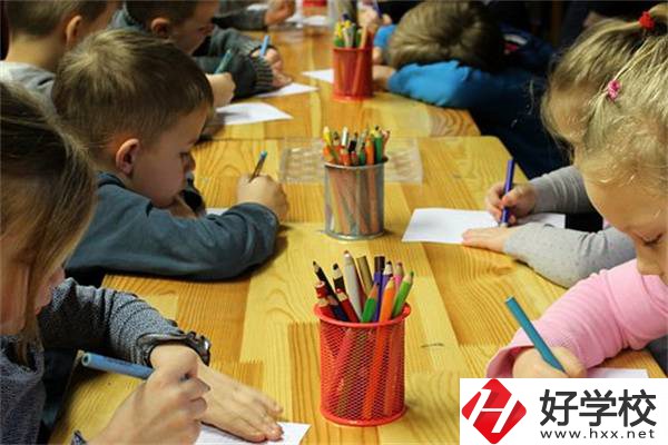 在湖南想當(dāng)老師可以學(xué)哪些專業(yè)？需要考證嗎？