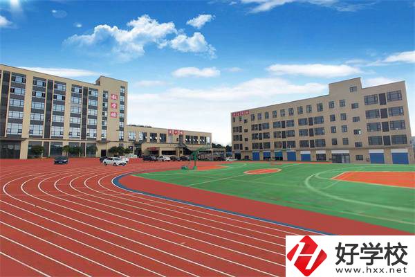 婁底衛(wèi)校招初中生嗎？學費貴嗎？