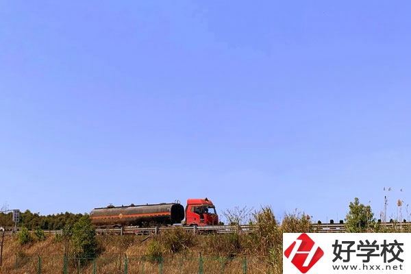 隆回湖湘職業(yè)中專學(xué)校值得學(xué)生報(bào)考么？