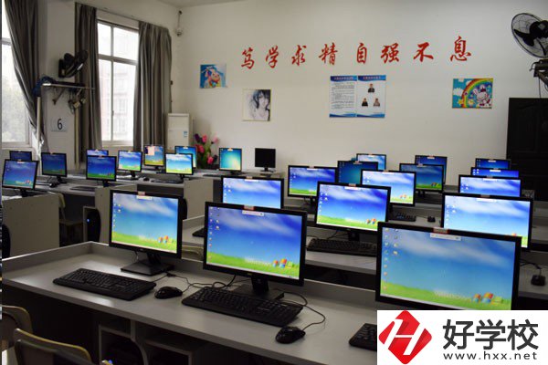 益陽(yáng)哪些中職學(xué)?？梢詫W(xué)美術(shù)設(shè)計(jì)類(lèi)專(zhuān)業(yè)？學(xué)費(fèi)貴不貴？