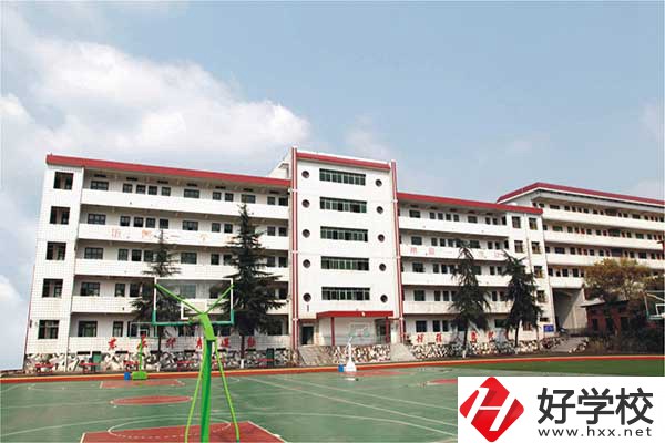 益陽(yáng)的技工學(xué)校什么時(shí)候可以報(bào)名？入學(xué)需要注意什么？