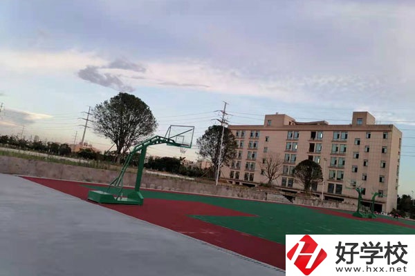 湘潭計算機技術學校是技校嗎？有什么專業(yè)？