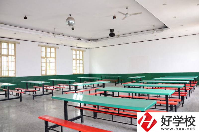 衡陽(yáng)計(jì)算機(jī)學(xué)校怎么樣？有些什么專(zhuān)業(yè)？