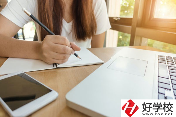 南岳區(qū)職業(yè)中等專業(yè)學(xué)校環(huán)境好不好，宿舍怎么樣？
