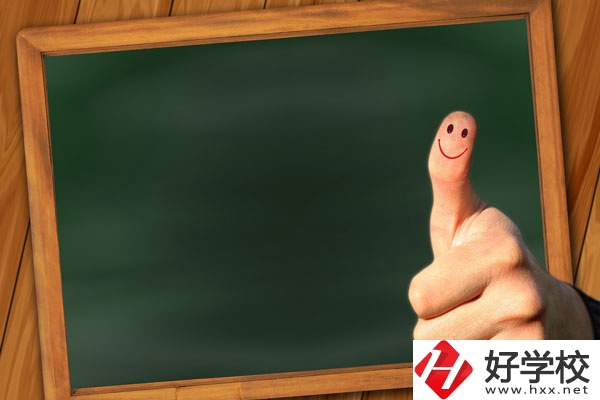 長沙鐵航職業(yè)中等技術學校有哪些專業(yè)？學費貴不貴？