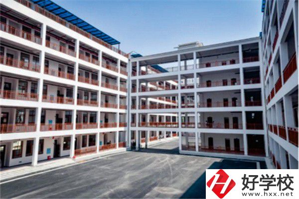 懷化哪些中職有繪畫(huà)專(zhuān)業(yè)？哪所更有優(yōu)勢(shì)？