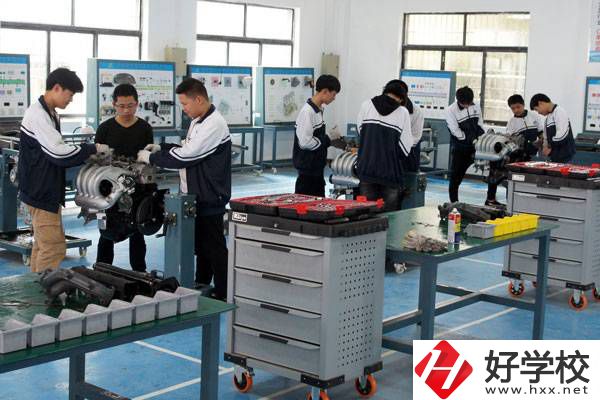 臨湘市職業(yè)中專學(xué)校學(xué)費需要多少？有沒有資助政策？
