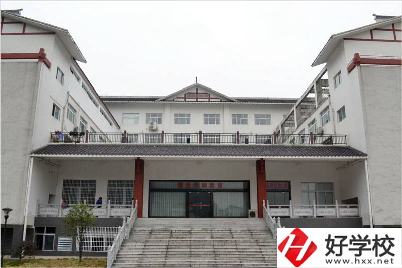 武陵源區(qū)旅游職業(yè)學(xué)校的專業(yè)情況怎么樣？