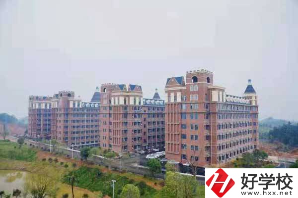長沙市拔萃中等職業(yè)學(xué)校地址在哪？有哪些來校路線？