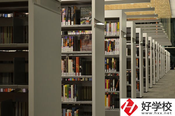 長沙鐵航職業(yè)中等技術學校有哪些專業(yè)？學費貴不貴？