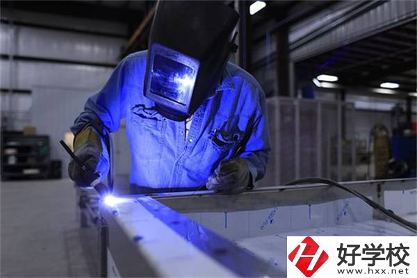 郴州有學(xué)電焊專業(yè)的學(xué)校嗎？就業(yè)薪資高嗎？