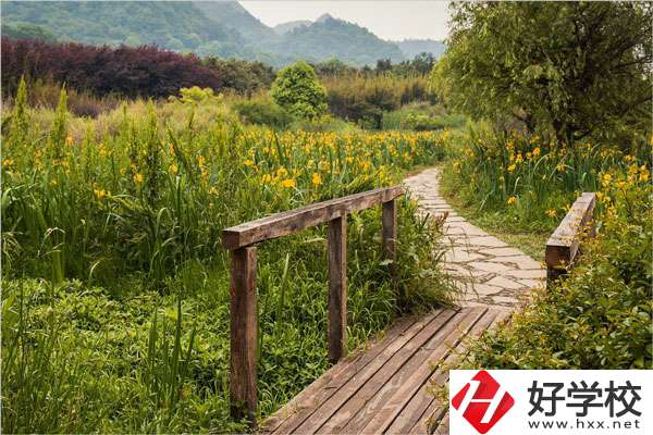 湘西旅游學校開設哪些特色專業(yè)？