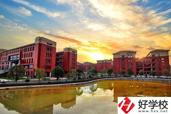 桃江縣職業(yè)中專(zhuān)開(kāi)設(shè)了哪些熱門(mén)專(zhuān)業(yè)？