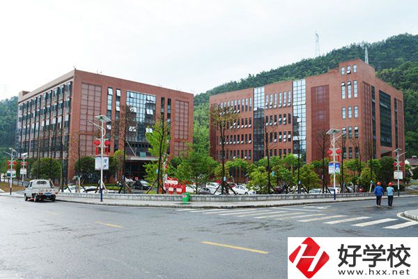 安化縣職業(yè)中專學校怎么樣，有哪些特色專業(yè)？