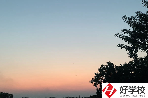 湖南有可以學口腔醫(yī)學的中專學校嗎？要求有哪些？